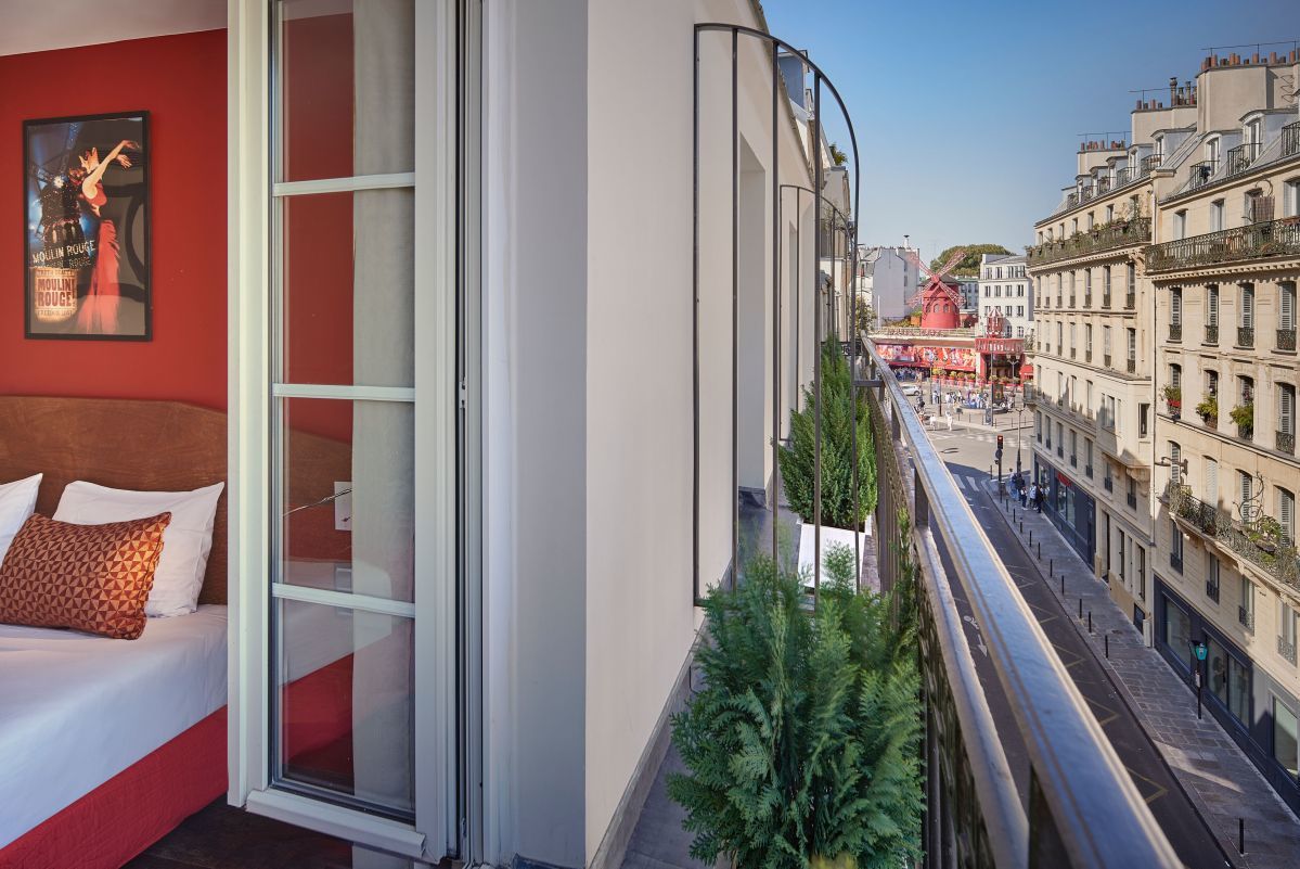 Hôtel Moulin Plaza - Chambre double avec vue sur le Moulin Rouge